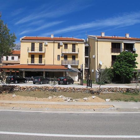 Apartments And Rooms Degenija Starigrad Paklenica Esterno foto