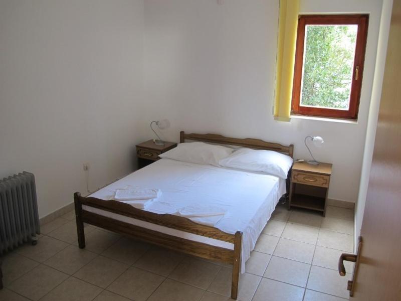 Apartments And Rooms Degenija Starigrad Paklenica Camera foto
