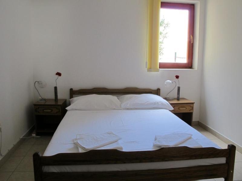 Apartments And Rooms Degenija Starigrad Paklenica Camera foto