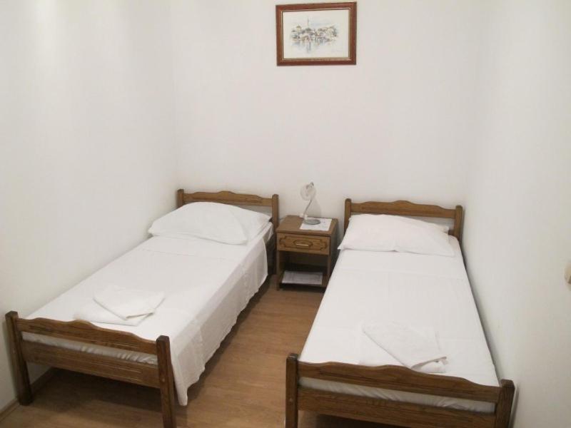 Apartments And Rooms Degenija Starigrad Paklenica Camera foto