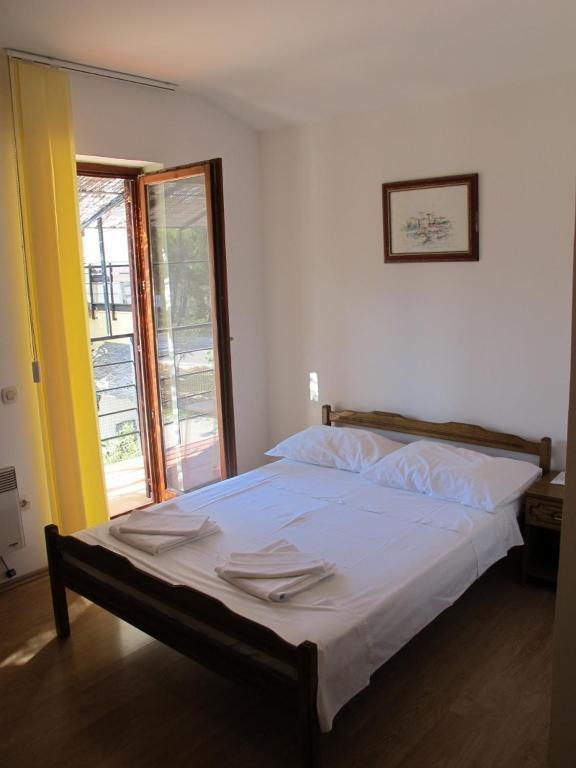 Apartments And Rooms Degenija Starigrad Paklenica Camera foto