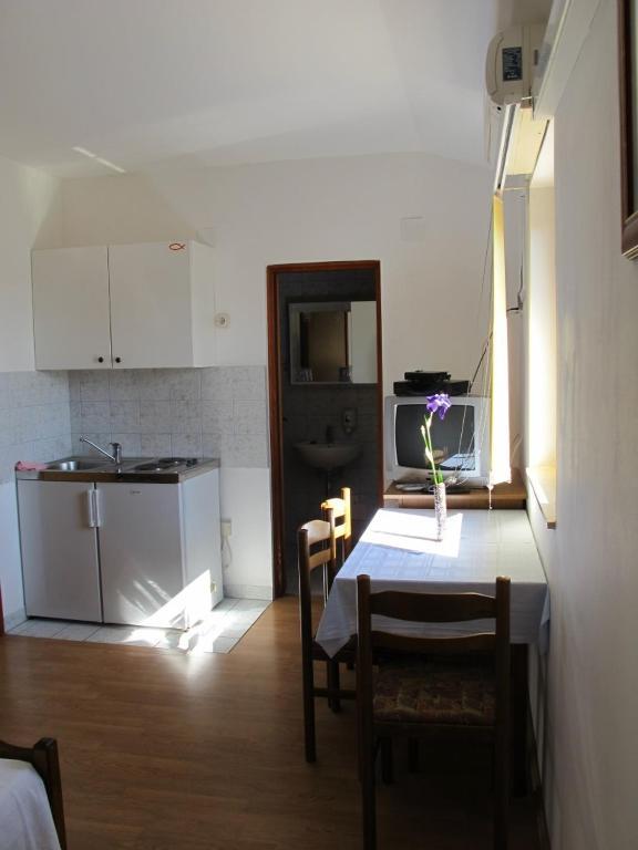 Apartments And Rooms Degenija Starigrad Paklenica Camera foto